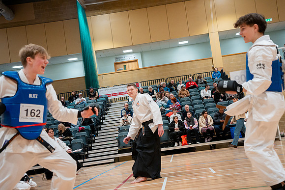 030-Fighting-1211-DSC02209-websize